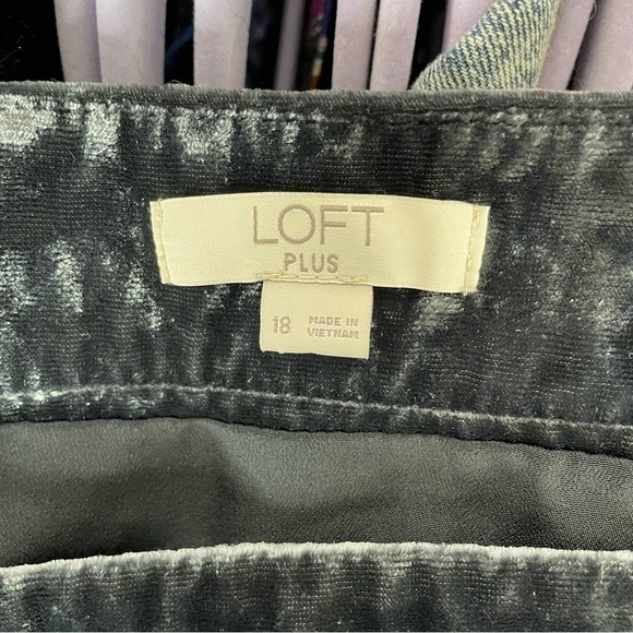 ANN Taylor LOFT Plus Gray Crushed Velvet Faux Wrap Skirt - Picture 6 of 6